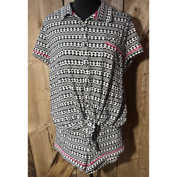 Woman’s L No Boundaries Large 11-13 Black Pink Geometric Print 2 Piece Short Set - Picture 1 of 9